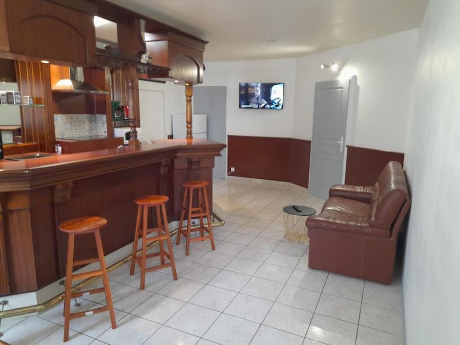 Appartement Au Bord Du Canal Монбар Экстерьер фото