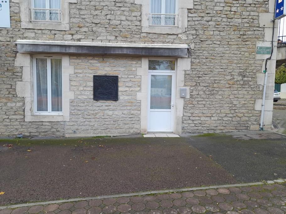 Appartement Au Bord Du Canal Монбар Экстерьер фото